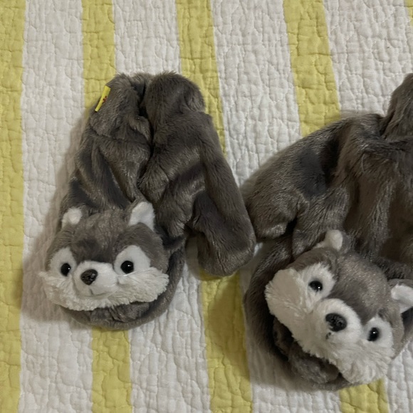 Gloves - Picture 1 of 3